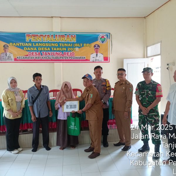 Kepala Desa Tanjung Rejo Adakan Pembagian BLT-DD Tahap 1 Tahun 2025  ke 10 KPM