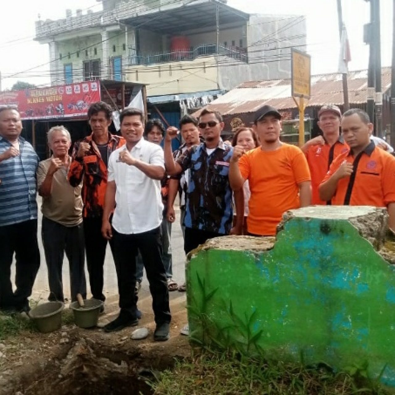 Lurah Simalingkar B Lakukan Peletakan Batu Pertama Pembangunan Tugu Selamat Datang di Perbatasan