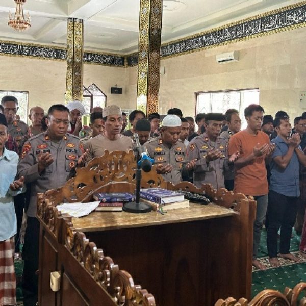 Polres Bulukumba Gelar Sholat Gaib, Doakan Rekan Polisi yang Gugur Dalam Tugas di Lampung