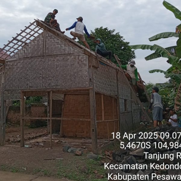 Pemerintah Desa Tanjung Rejo Memberikan Bantuan Bedah Rumah Kepada Warga