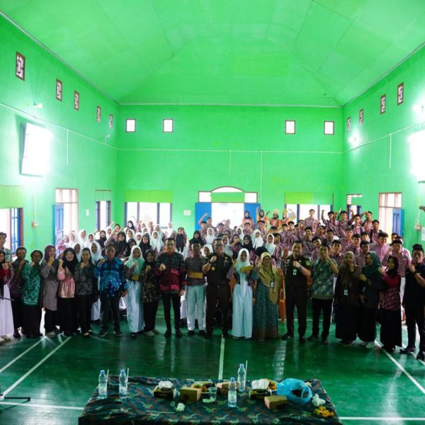 Kejaksaan Tinggi Kaltim Berikan Penyuluhan Hukum Di SMAN 9 Berau