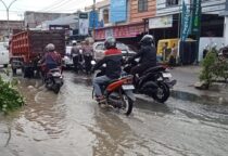 Banjir Genangi Ruas Jalan