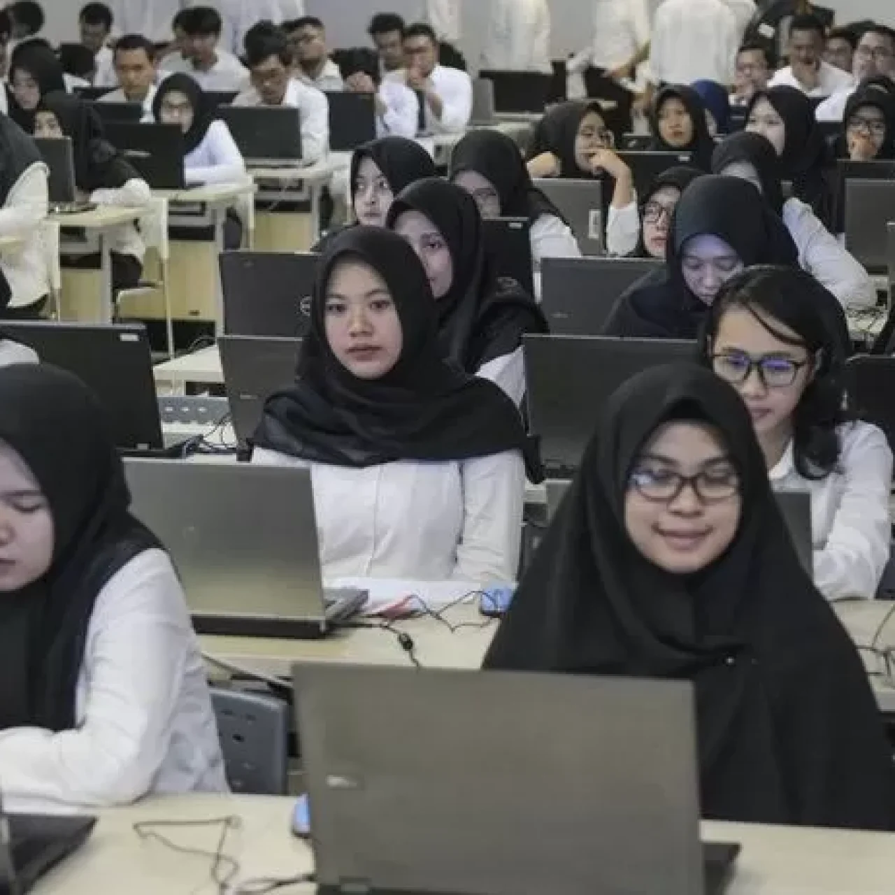 CPNS 2025 Lulusan SMA: Formasi Menarik dan Gaji Menggiurkan