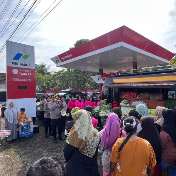 Polresta Banyuwangi Gelar “Mayur Kamtibmas”, Bagikan Sembako dan Edukasi Warga Tegalsar