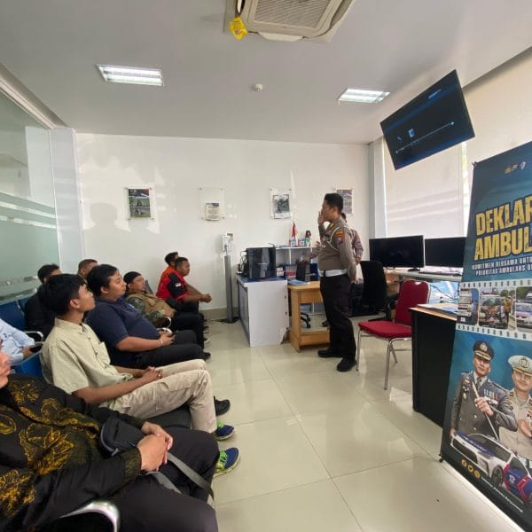 Polisi di Banyuwangi Gelar Road Safety Driver Ambulance