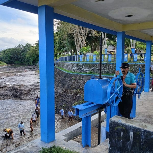 Memasuki Musim Kemarau, Banyuwangi Bersihkan Endapan Semua DAM dan Embung   