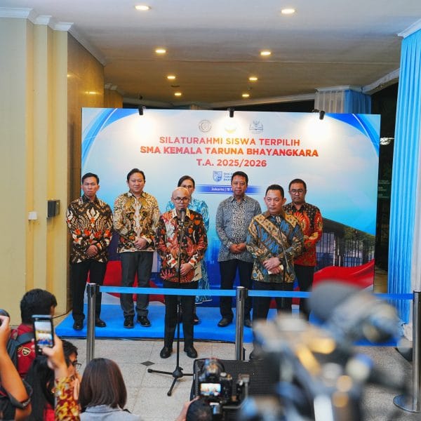 Kapolri Silaturahmi, Beri Motivasi untuk Siswa Terpilih SMA Kemala Taruna Bhayangkara