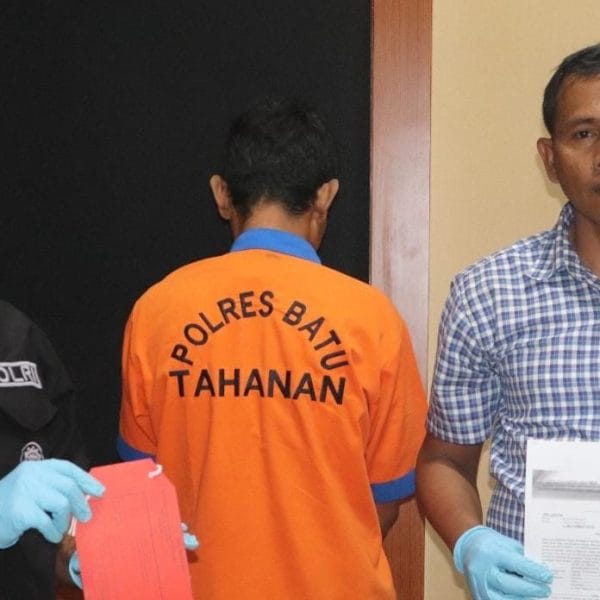 Respon Cepat Polres Batu Berhasil Amankan Tersangka Perampasan HP di Pujon