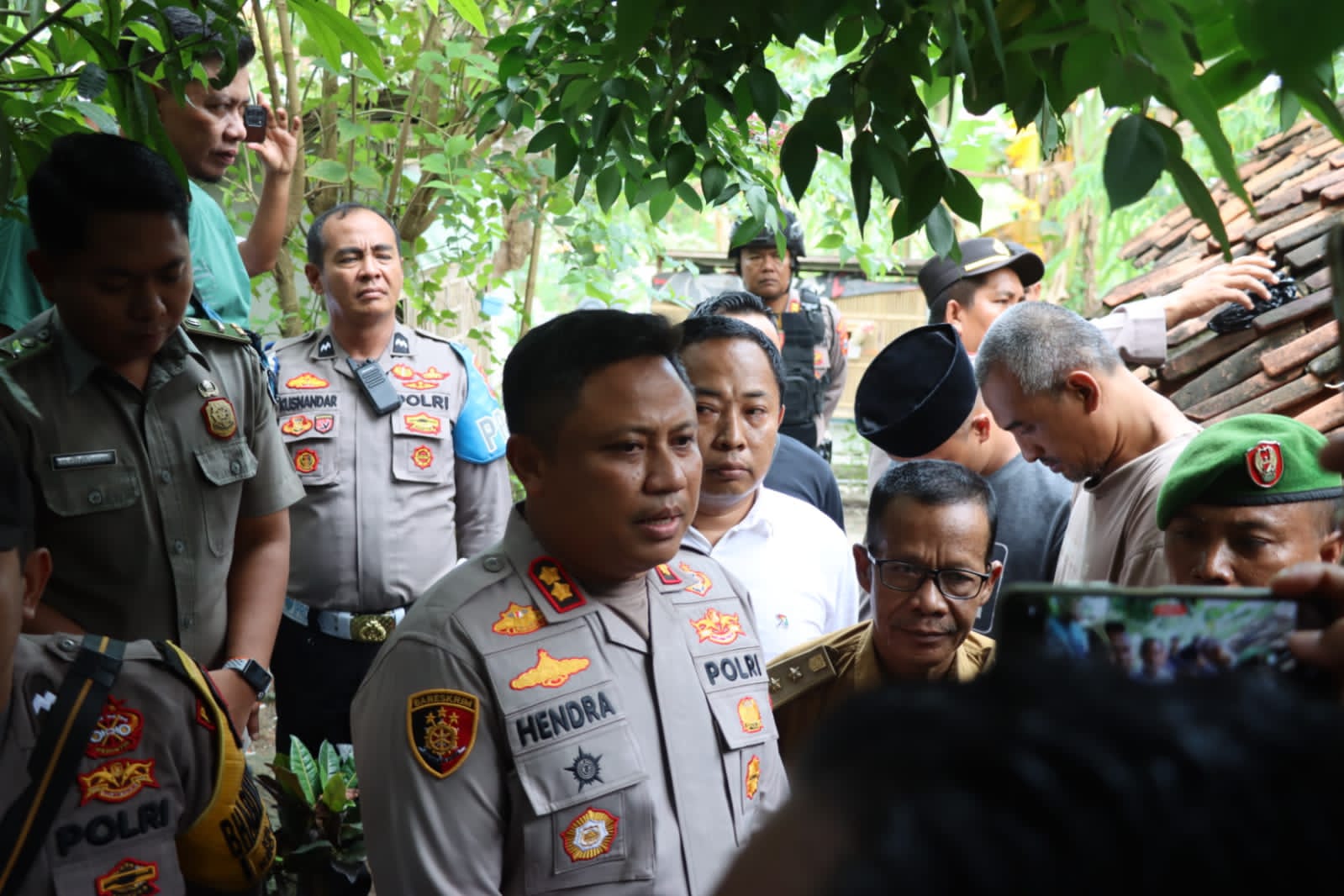bongkar bilik pesta narkoba