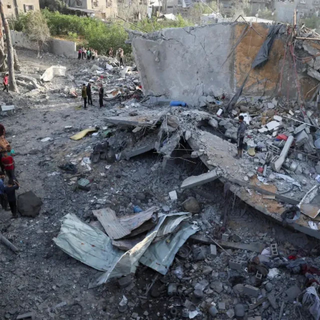 Serangan Israel di Gaza Tewaskan Puluhan Warga, Termasuk Anak-Anak