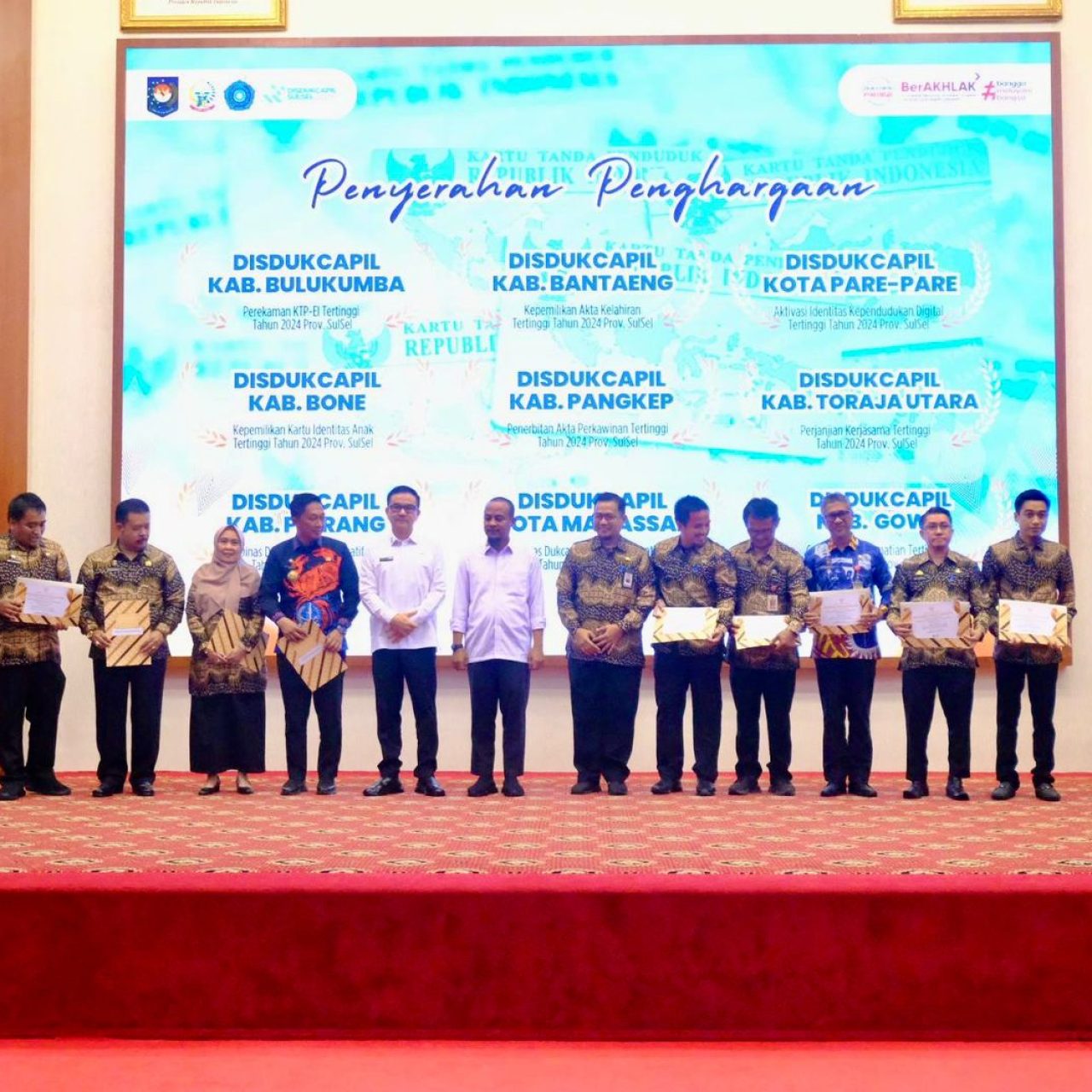 Disdukcapil Bulukumba Raih Penghargaan Perekaman KTP El Tertinggi se-Sulsel 2024
