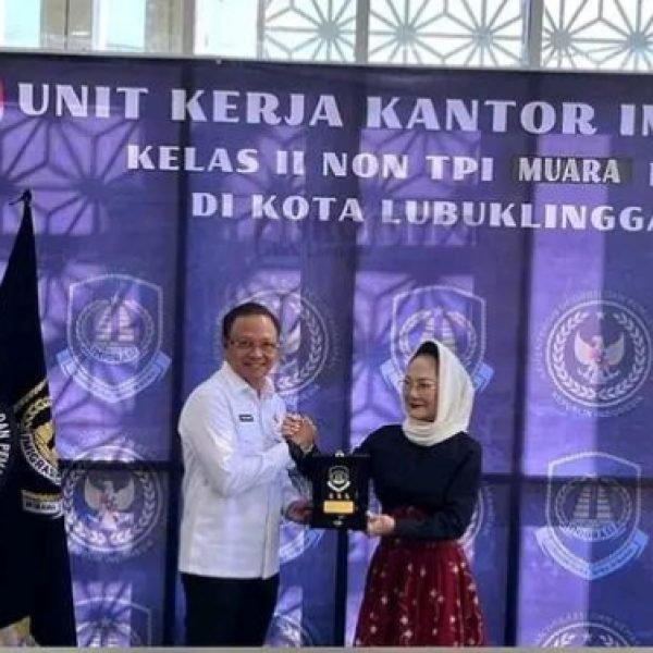 Kunjungan Kerja Komisi XIII DPR RI, UKK Imigrasi Lubuk Linggau Kini Layani Paspor Secara Mandiri