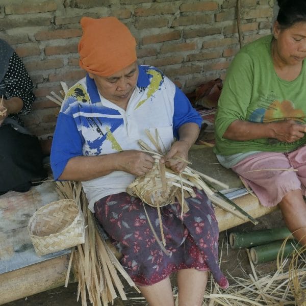 Kebijakan Bupati Ipuk Batasi Kantong Plastik, Membuat UMKM Kerajinan Bambu Kembali Bergairah