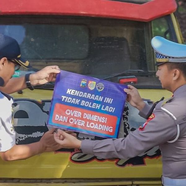 Operasi Gabungan Polres Jember Sosialisasi Larangan Kendaraan ODOL