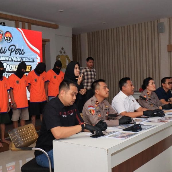 Polrestabes Surabaya Amankan Lima Orang Preman Mengaku Ormas yang Kuasai Lahan Kosong Milik Warga   