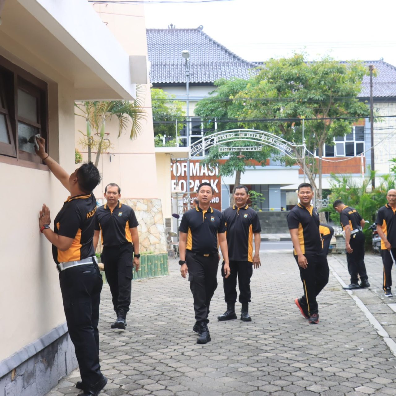 Sambut Hari Bhayangkara ke-79, Polres Bojonegoro Gelar Bakti Religi di Sejumlah Tempat Ibadah