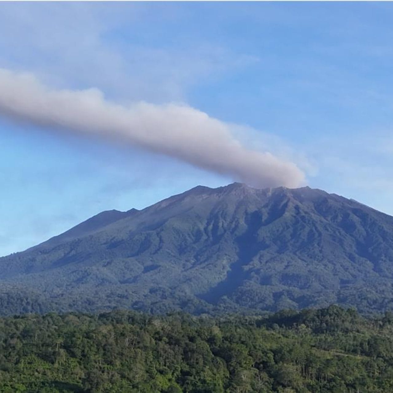 Gunung Raung Erupsi, Bupati Ipuk Minta Masyarakat Banyuwangi Tetap Tenang