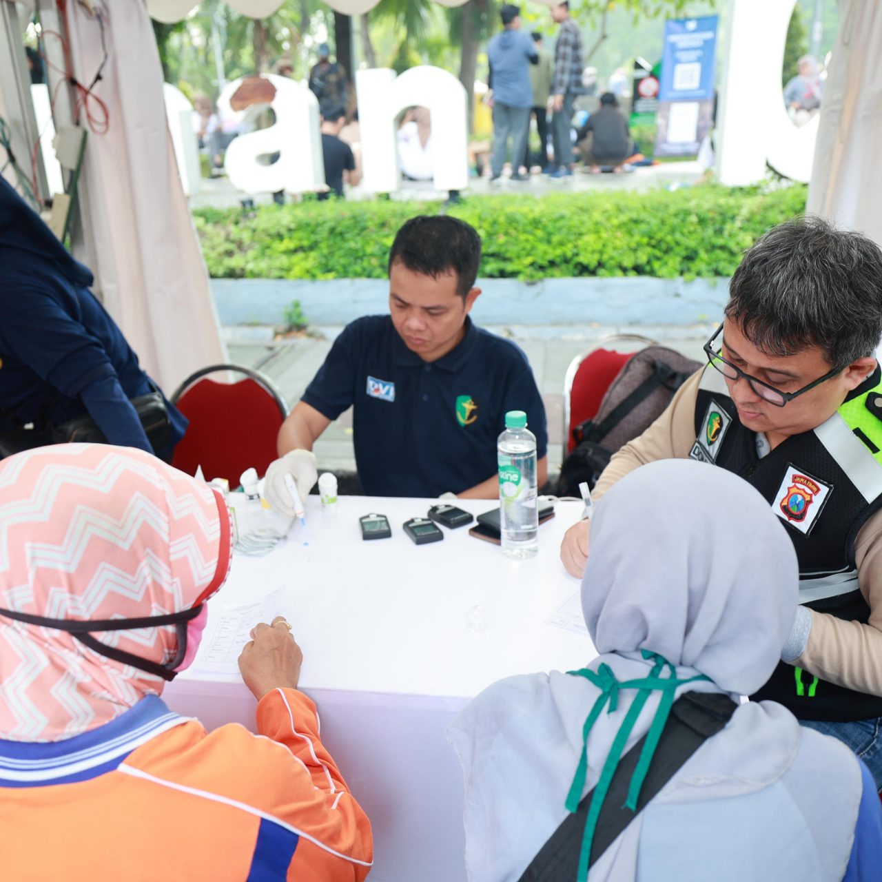 Ratusan Warga Manfaatkan Layanan Kesehatan Gratis Polda Jatim di CFD Hari Bhayangkara ke -79