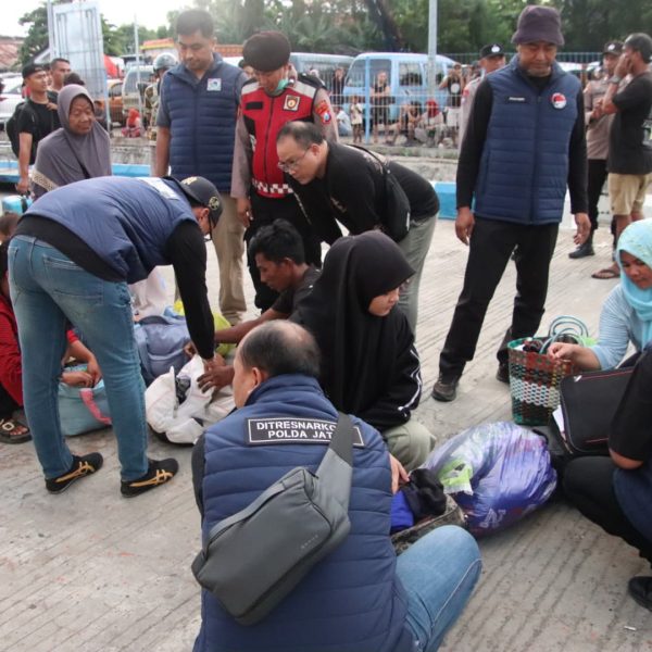 Polda Jatim Bersama Polres Sumenep Gelar Razia Gabungan di Pelabuhan Kalianget, Cegah Peredaran Narkoba Antar Pulau