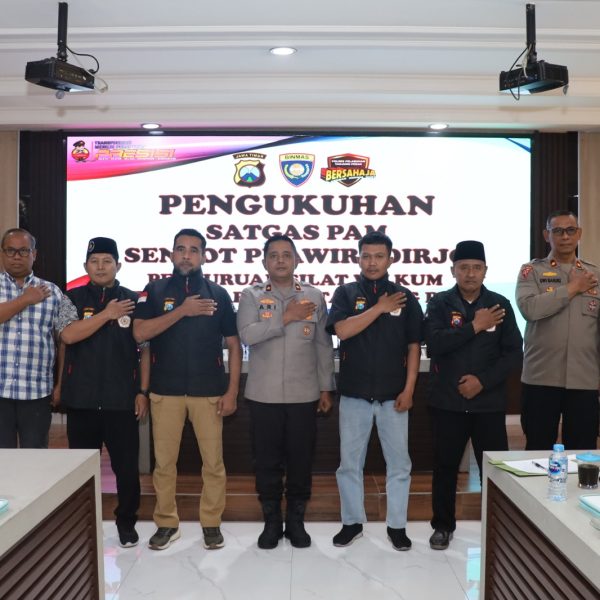 Polres Pelabuhan Tanjungperak Kukuhkan Satgas Sentot Prawirodirdjo Amankan Malam Satu Suro