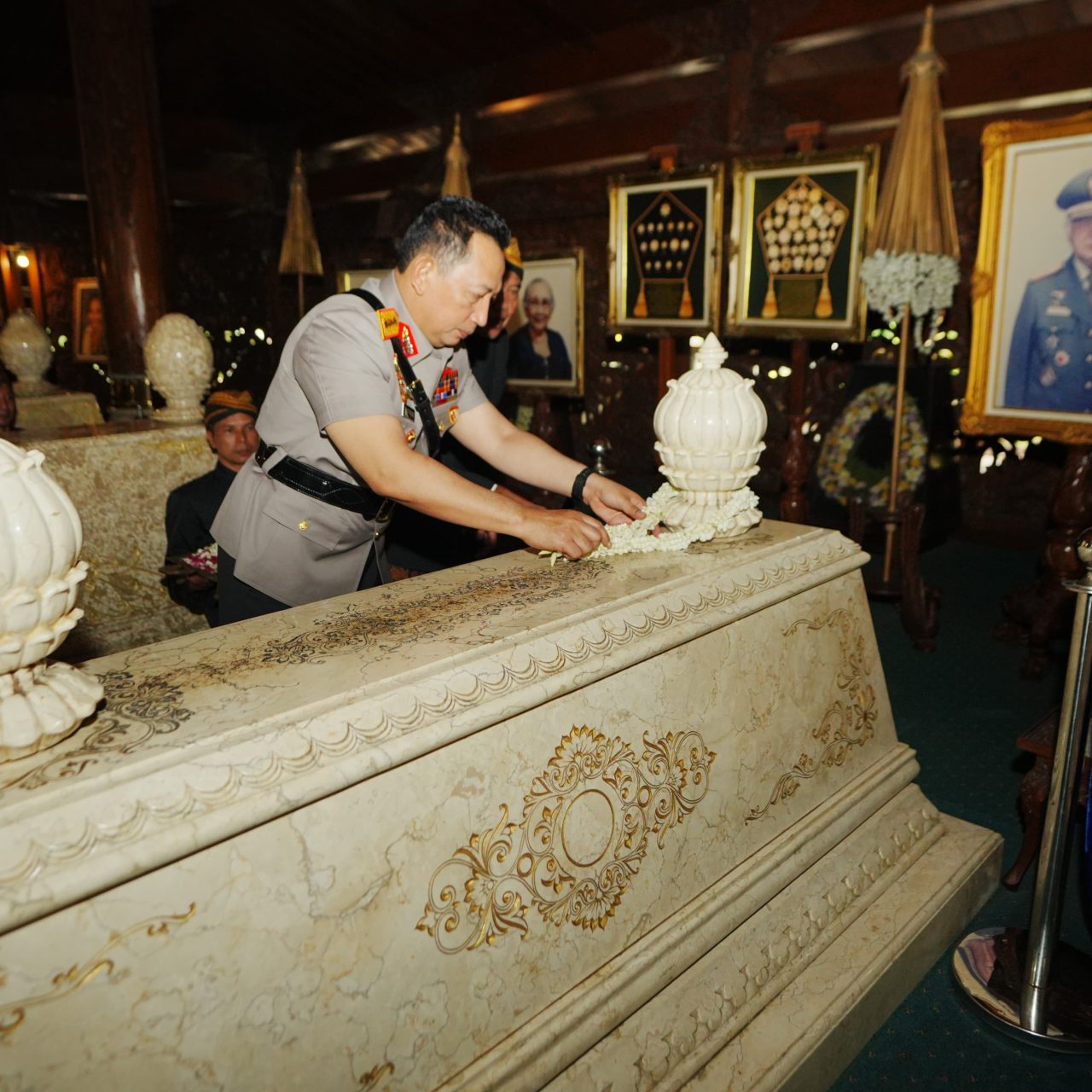 Rangkaian Hari Bhayangkara ke-79, Kapolri Ziarah ke Makam Presiden RI ke-2 Soeharto