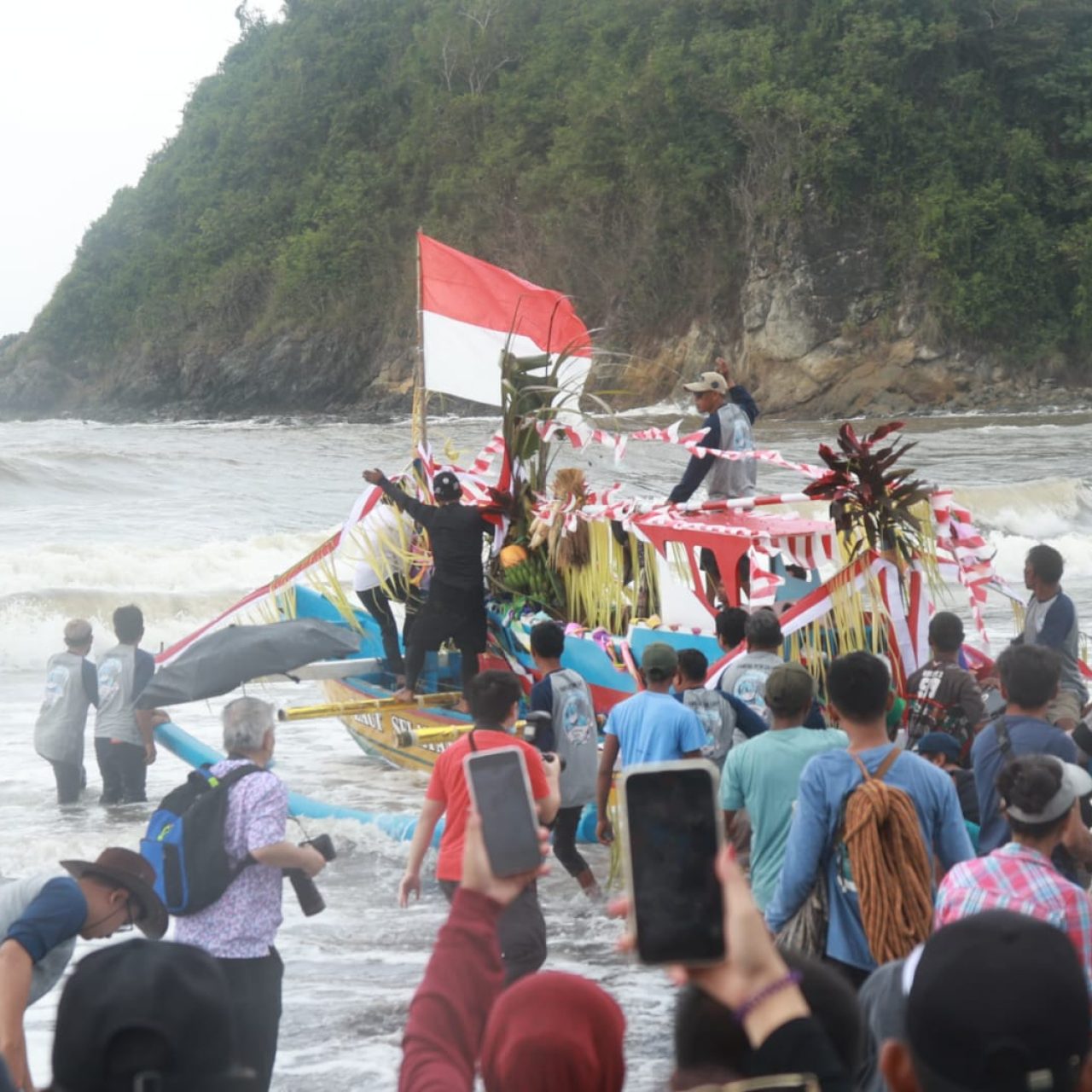 Petik Laut Lampon, Ritual Turun-temurun di Banyuwangi sebagai Ungkapan Syukur Nelayan