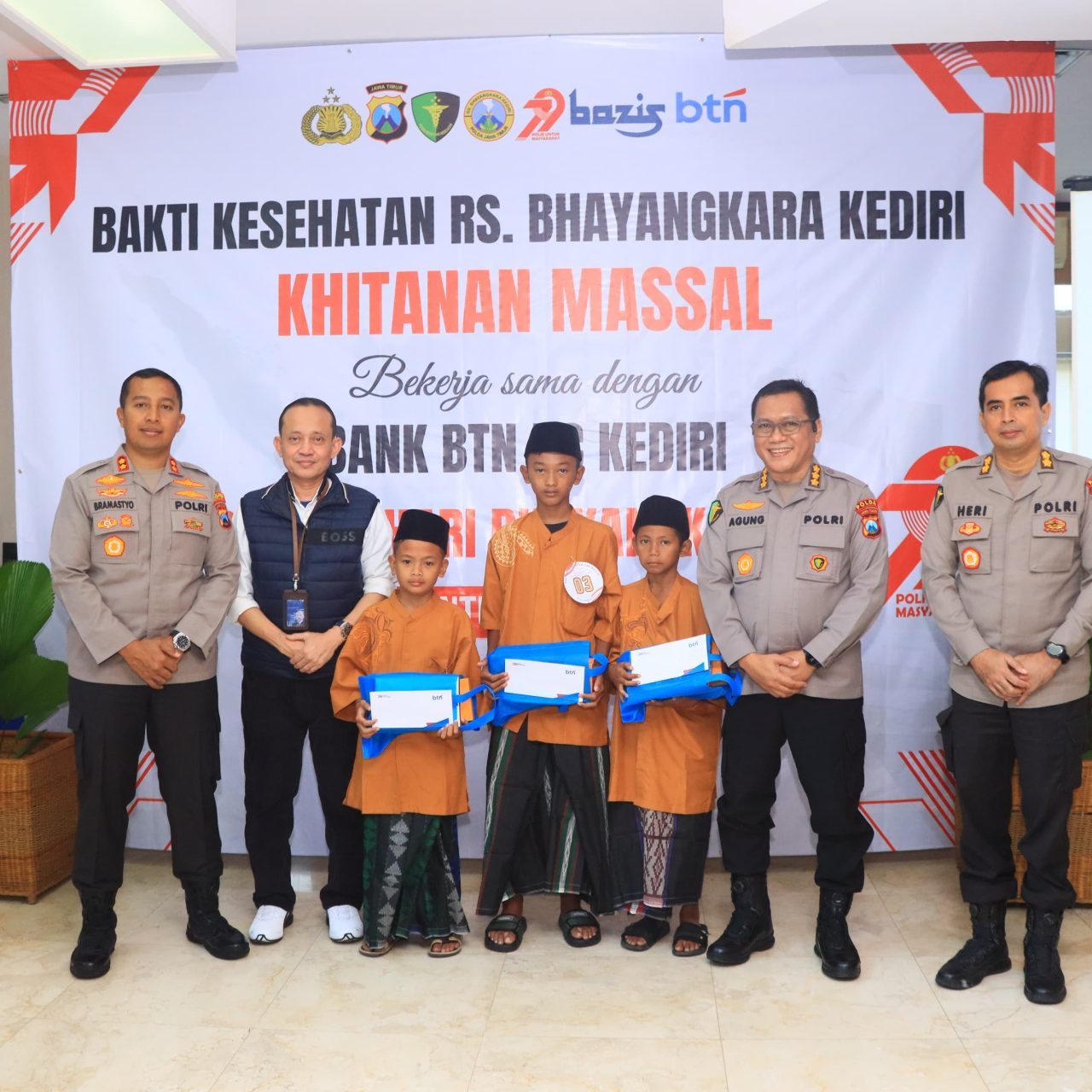 Kolaborasi Polres Kediri Kota Bersama RS Bhayangkara dan BTN Gelar Khitanan Gratis di Hari Bhayangkara ke -79
