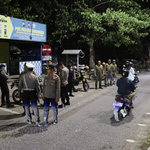 Polres Pelabuhan Tanjungperak Bersama TNI Gelar Patroli Skala Besar Pasca Pengesahan Warga Pesilat