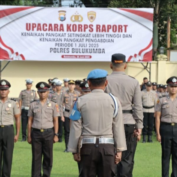 Kapolres Bulukumba Pimpin Upacara Kenaikan Pangkat 37 Personel