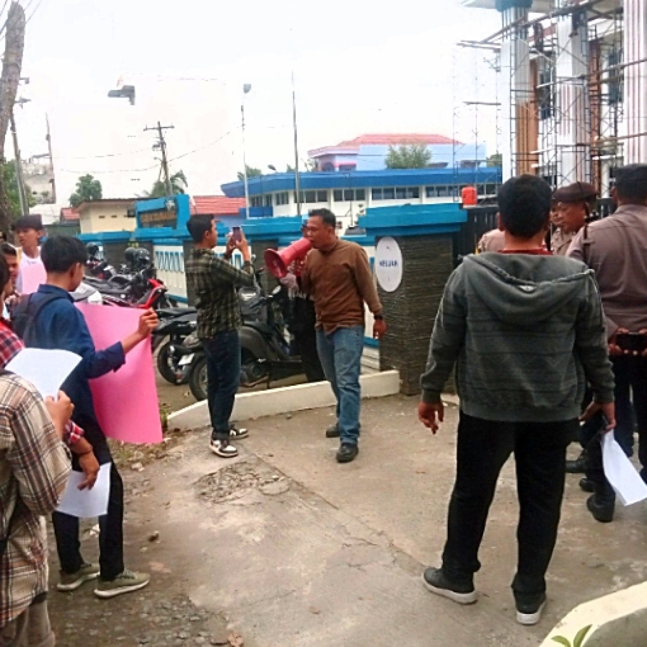 Tuntut Hak Tanah Sertifikat, Puluhan Mahasiswa Demo di Depan PTUN Medan