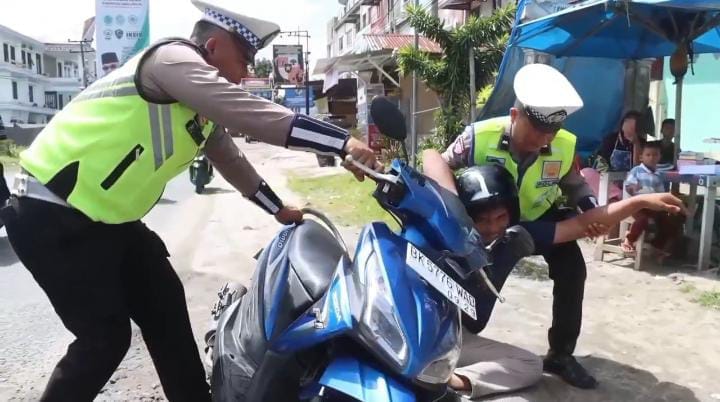 kisah haru pengabdian polisi