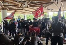 bendera bulan bintang berkibar