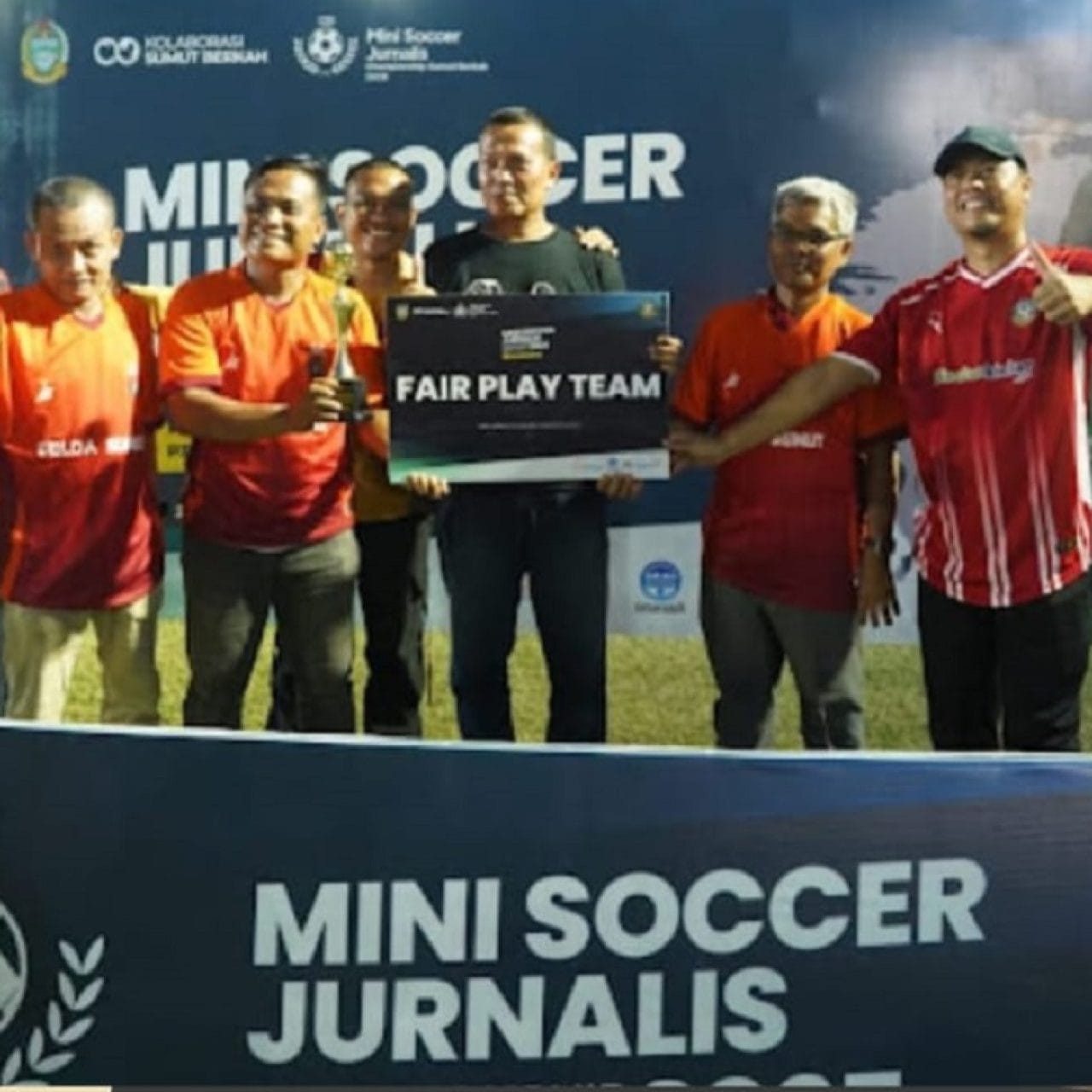Turnamen Mini Soccer Medan Jurnalis Championship 2025 Sukses, Wartawan Polda Sumut Raih Penghargaan Fair Play