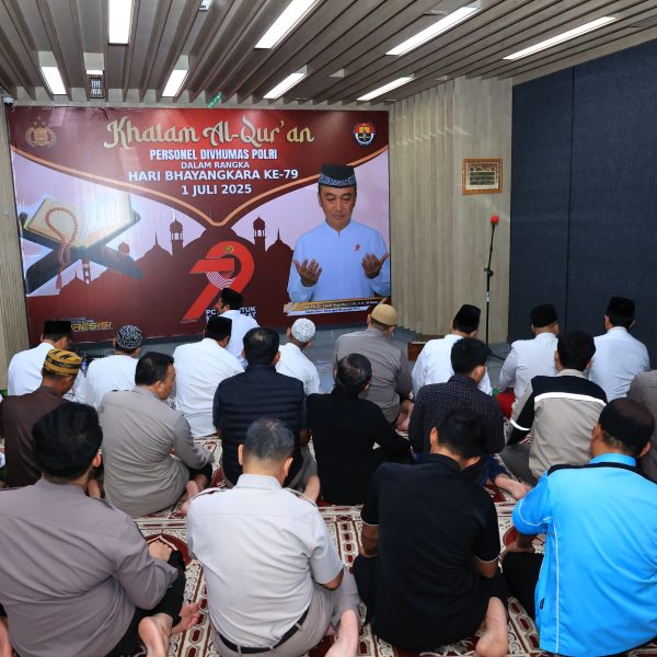 Puncak Peringatan Hari Bhayangkara, Divisi Humas Gelar Khatam Qur’an 79 Kali