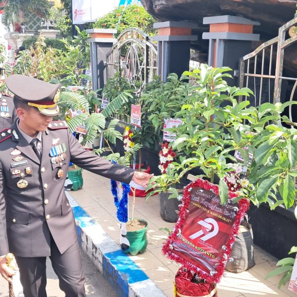 Dukung Ketahanan Pangan Ratusan Bibit Tanaman Produktif Jadi Ucapan Selamat Hari Bhayangkara ke -79 di Ponorogo