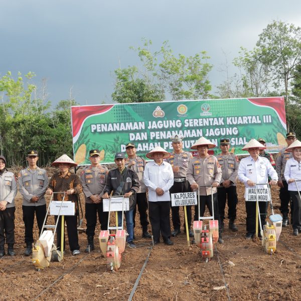 Polres Bersama Forkopimda Lubuk Linggau Gelar Kegiatan Penanaman Jagung Serentak Kuartal III Tahun 2025