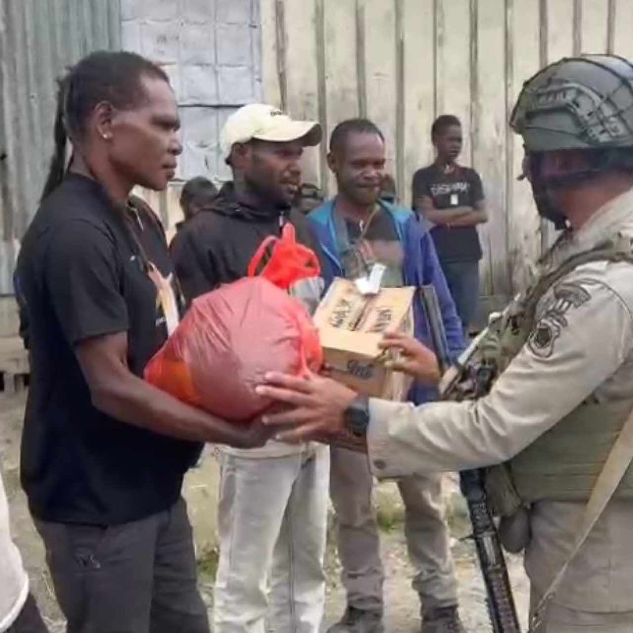 Satgas Ops Damai Cartenz Tebar Kepedulian dan Kebahagiaan di Paniai dan Intan Jaya