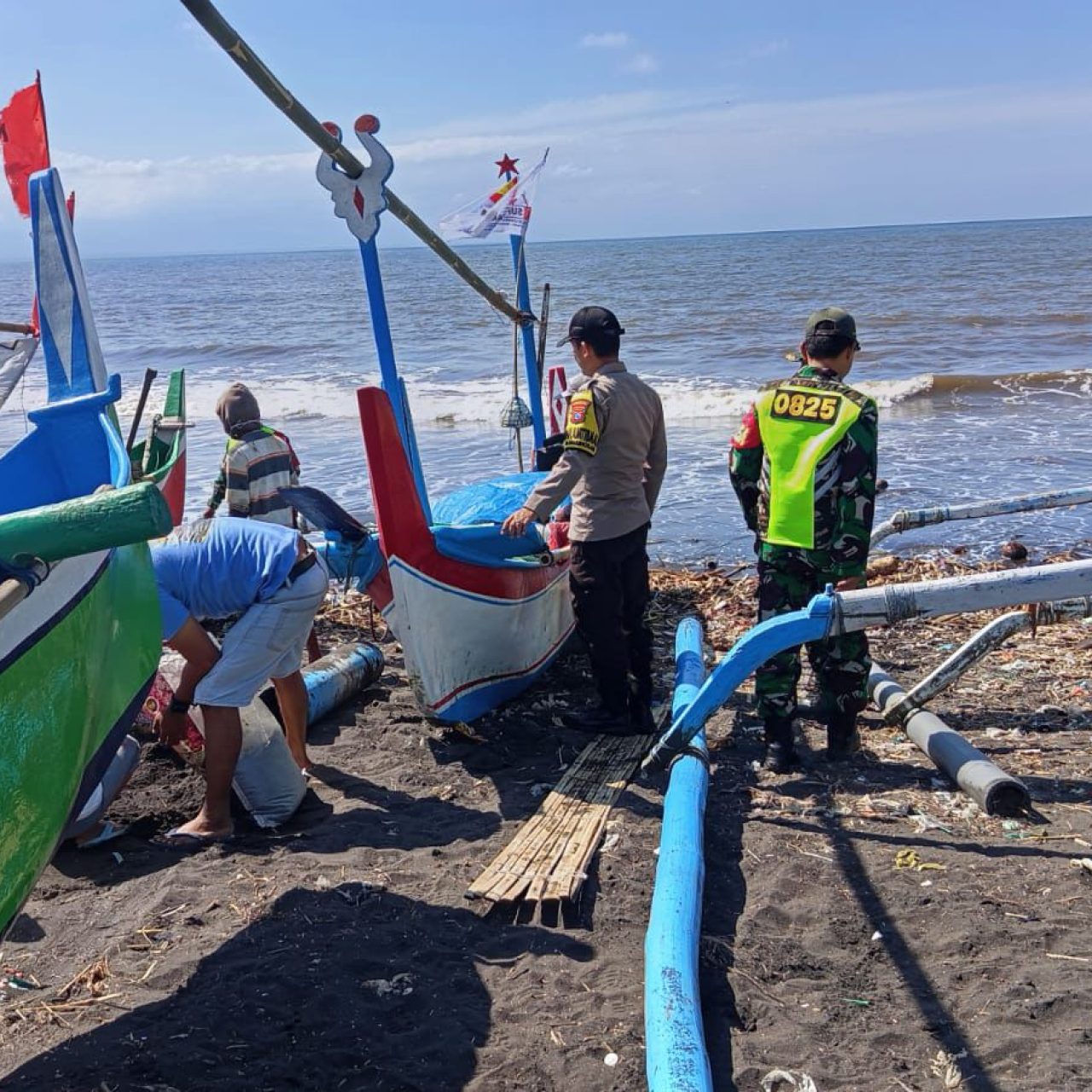 Polresta Banyuwangi Intensifkan Patroli Pesisir, Dukung Pencarian Korban KMP Tunu Pratama Jaya   
