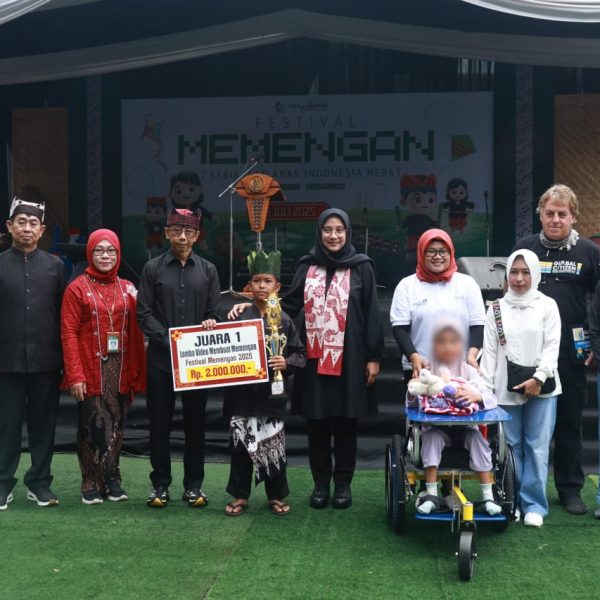Pemkab Banyuwangi Bersama Yayasan Kampung Sedunia GVT Berikan Bantuan Kursi Roda Khusus Bagi 25 Anak Penyandang Cerebral Palsy di Banyuwangi