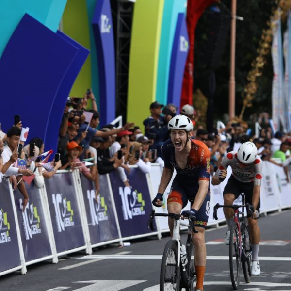 Diguyur Hujan Deras, Pertarungan Etape Tiga Tour de Banyuwangi Ijen Kian Panas