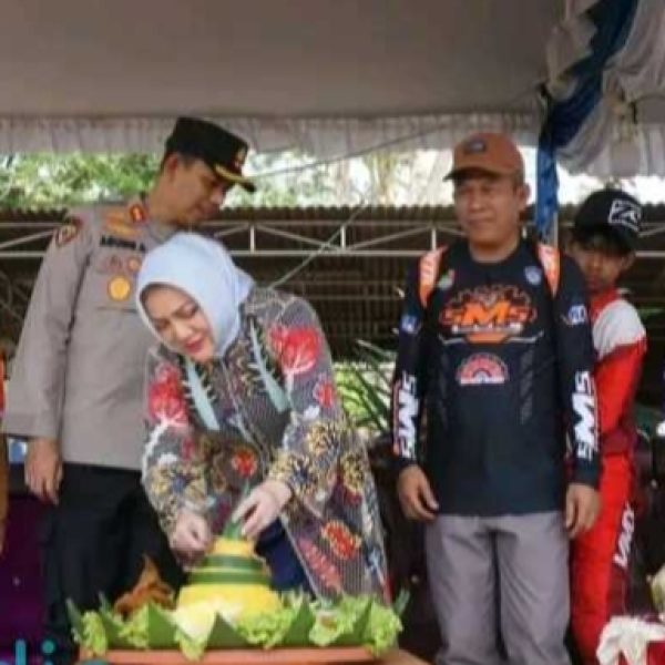 Bupati Musirawas HJ.Ratna machmud menghadiri Super Open Grasstrack Babe Motor Sport