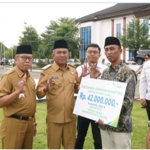 Wakil Bupati Musi Rawas H Suprayitno Memimpin Apel perdana di Lingkungan Pemkab