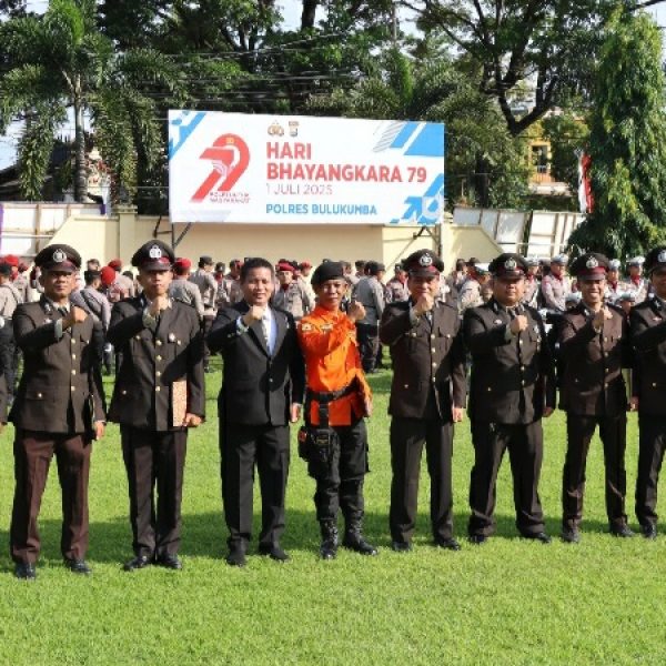 Polres Bulukumba Beri Penghargaan kepada 9 Personel dan 1 Anggota BPBD di Momen Hari Bhayangkara ke-79