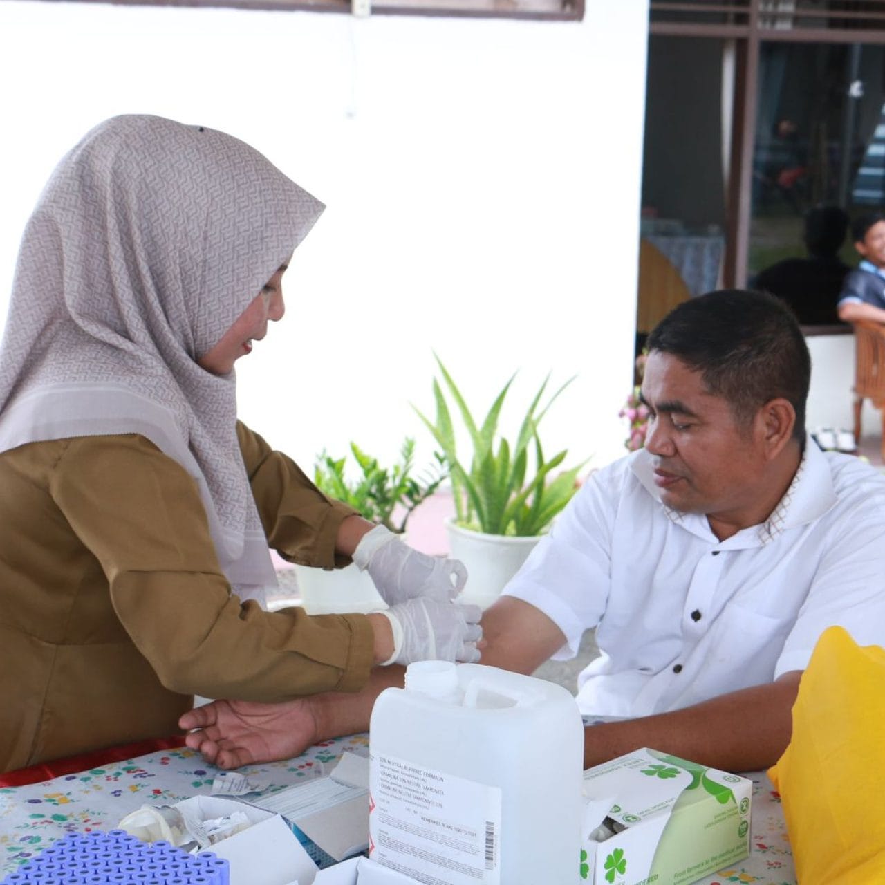 Cegah Penyalahgunaan Narkoba, Petugas Rujab Bupati Bulukumba Jalani Tes Darah dan Urine