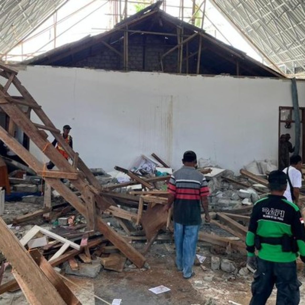 Derita di Pagi Buta: Gempa Mengguncang Poso, Puluhan Warga Luka dan Rumah Rata dengan Tanah