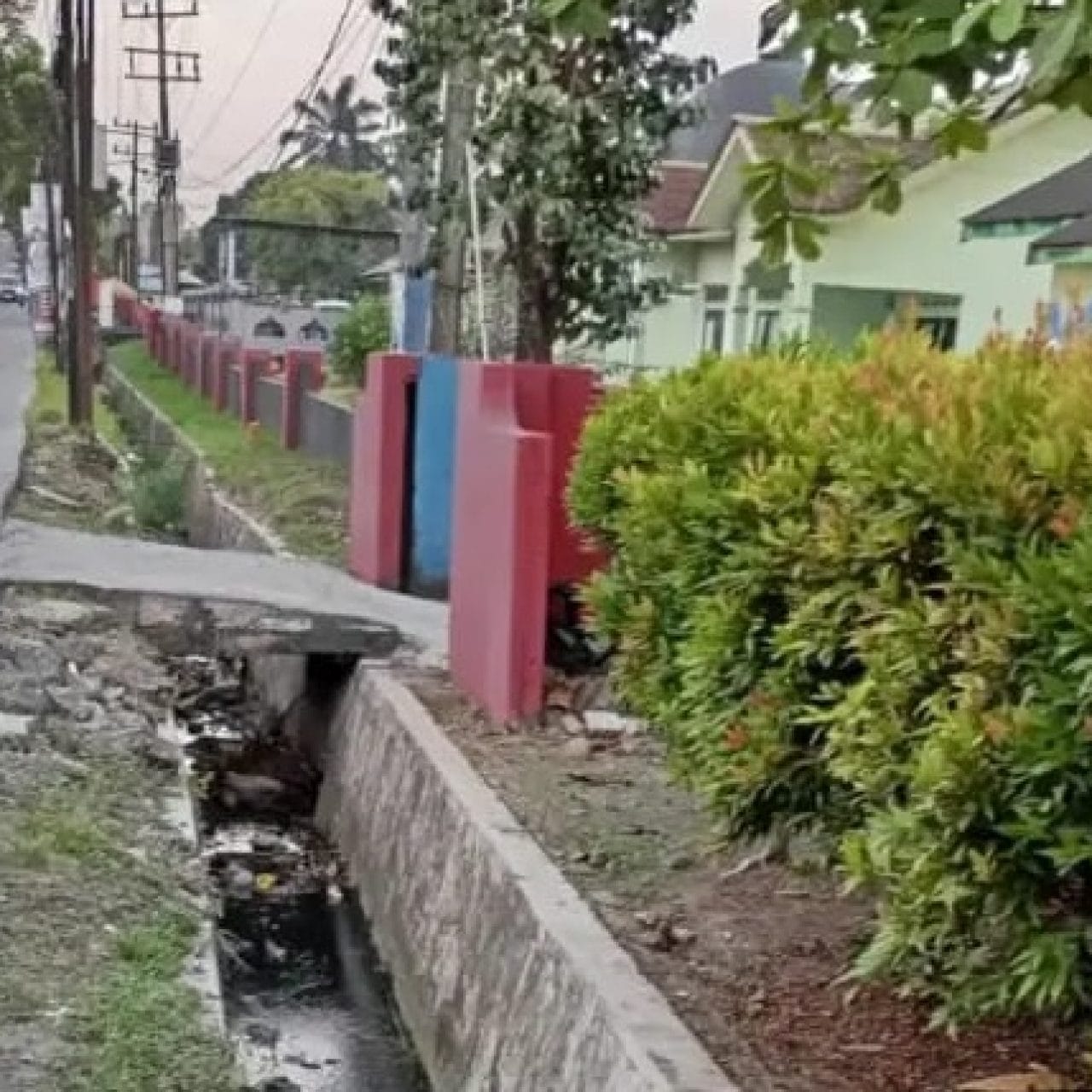 Warga Medan Resah, Parit Menganga di Karya Jaya Ancam Keselamatan Pengendara