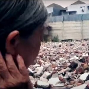 Viral Rumah Nenek Elina Dirobohkan Paksa di Surabaya, Dugaan Penyerobotan Lahan Menguat