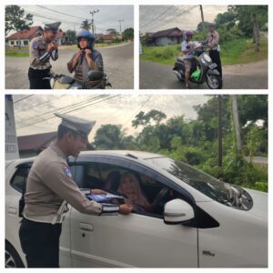 Ciptakan Budaya Tertib,Satlantas Polres Seruyan Edukasi Pengendara Melalui Aksi Pembagian Leaflet.