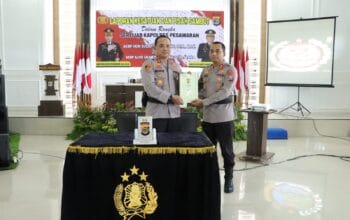 Tradisi Pedang Pora Warnai Pisah Sambut Kapolres Pesawaran, Tongkat Komando Resmi Beralih