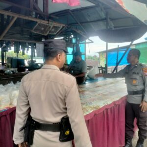 Polsek Hanau Gelar Patroli KRYD dan Dialogis di Pasar dan Dermaga Pembuang Hulu